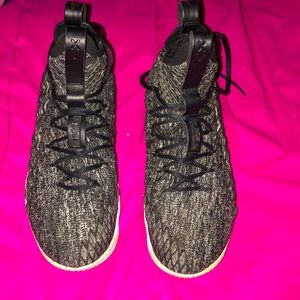 Men’s Lebron 16’s